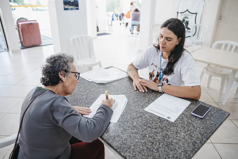 São José dos Pinhais fortalece protetoras de animais com Termo e entrega de ração 6 assinaturadotermo