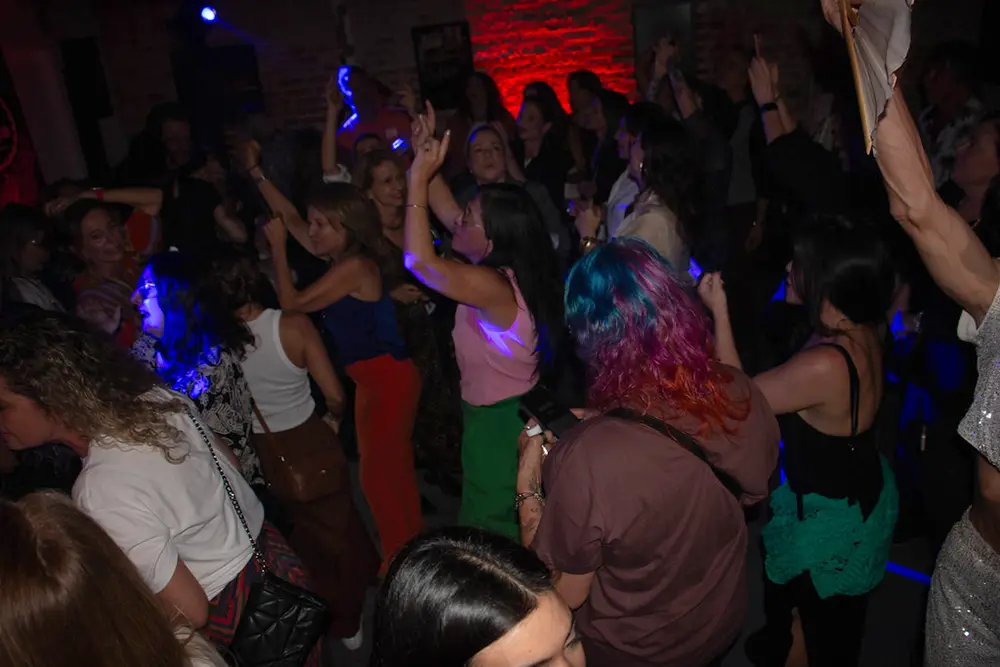 Juro que Danço: balada na hora do almoço em Curitiba reverte lucro para Gastromotiva 5 Juro que Danço