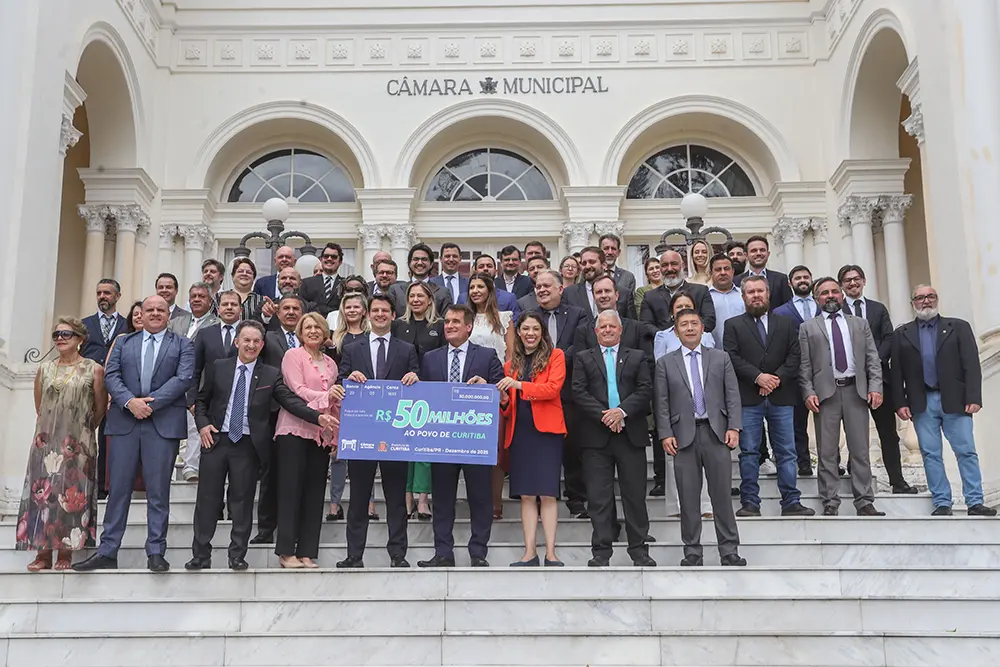 Pimentel recebe R$ 50 milhões devolvidos pela Câmara para a saúde 3 devolucao camara curitiba