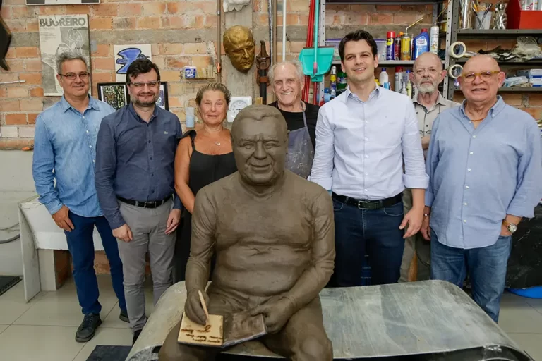 estatua jaime lerner