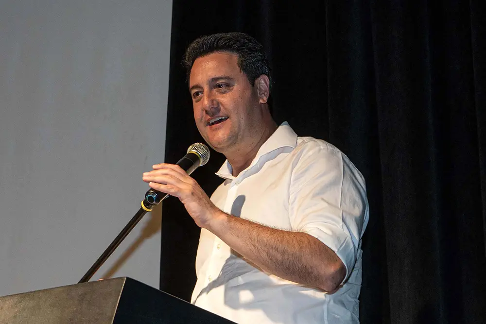 Projeto Memória Paraná digitaliza acervo histórico da Gazeta do Povo 3 ratinho junior