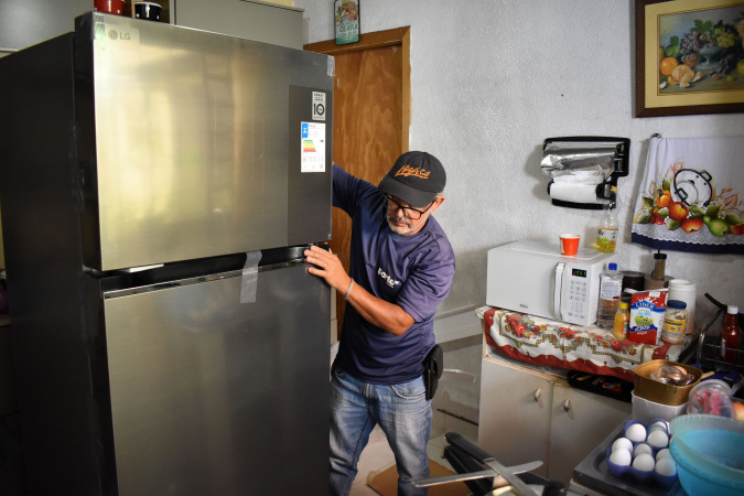 Copel: troca de geladeiras promove economia de energia 6 695eb889010b9copel pee geladeiras entrega em londrina 1 Copel: troca de geladeiras promove economia de energia