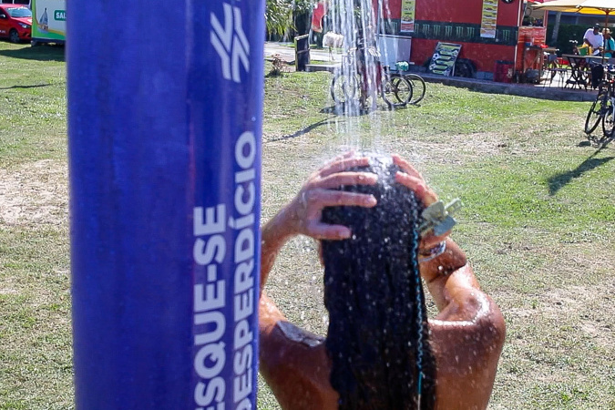 Dicas Sanepar: consumo consciente de água no ano novo 3 chuveiro praia roberto dziura jr aen Dicas Sanepar: consumo consciente de água no ano novo