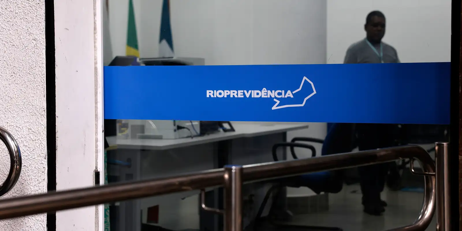 Cláudio Castro exonera presidente da Rioprevidência após investigação 2 rbr7613 Cláudio Castro exonera presidente da Rioprevidência após investigação