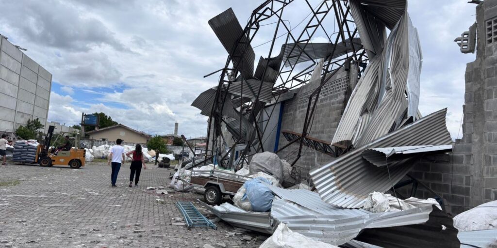 Tornado em São José dos Pinhais: estragos e reconstrução 1 tornado parana Tornado em São José dos Pinhais: estragos e reconstrução