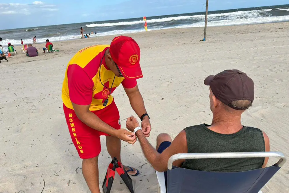 Cuidados com idosos na praia: como garantir um verão seguro 5 verao maior parana
