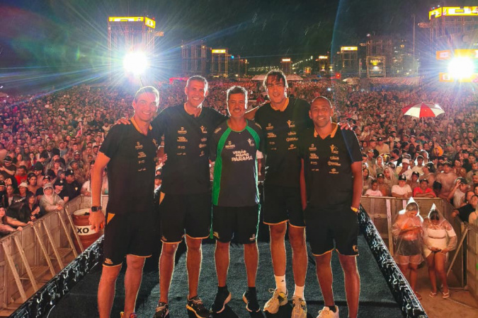 Vôlei: campeões olímpicos ovacionados no Paraná 4 whatsapp image 2026 01 10 at 22.00.07 1 0 Vôlei: campeões olímpicos ovacionados no Paraná