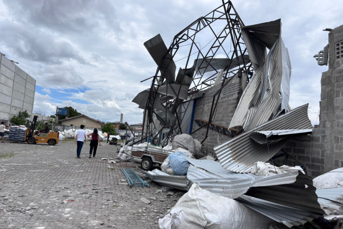 Tornado F2 em São José dos Pinhais: classificação e impactos Simepar 2 whatsapp image 2026 01 11 at 15.26.12 Tornado F2 em São José dos Pinhais: classificação e impactos Simepar