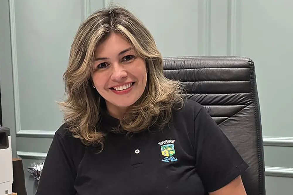 Secretária Ana Paula detalha a coordenação e otimização da gestão em Pinhais 2 Ana Paula Cordeiro Mendes, secretária de Governo de Pinhais