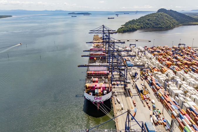 Portos do Paraná lideram exportação de frango do Brasil 2 dji 20251203101117 0079 d copiar Portos do Paraná lideram exportação de frango do Brasil