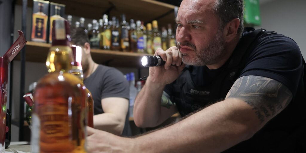 Methanol em bebidas: alerta no Carnaval e prevenção 1 fiscalizacao metanol bebidas sao caetano3 Methanol em bebidas: alerta no Carnaval e prevenção