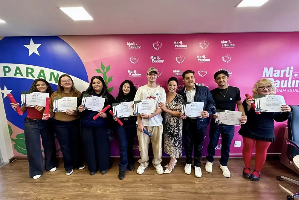 Marli Paulino homenageia aprovados do cursinho Mais Pinhais na UFPR 6 marli paulino