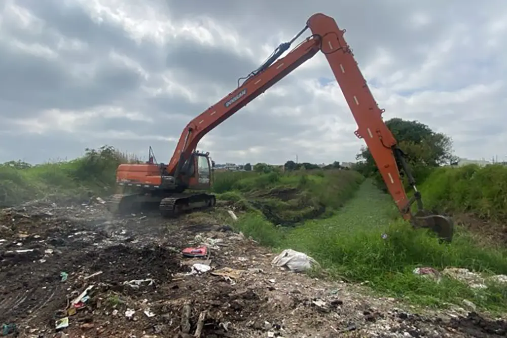 Limpeza de canais em São José dos Pinhais previne alagamentos em três bairros 3 Limpeza de canais