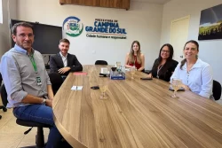 Reunião entre representantes da Prefeitura e da Copel para alinhar o cronograma de vistorias técnicas no cabeamento urbano