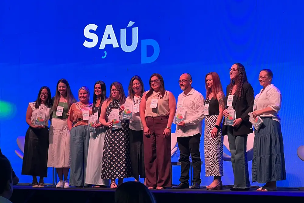 Município de Colombo destaca segurança do paciente em congresso estadual 4 Durante o congresso, a delegação de Colombo apresentou um projeto que já apresenta resultados práticos para os usuários da rede municipal: a implantação do Núcleo Municipal de Segurança do Paciente na Atenção Primária