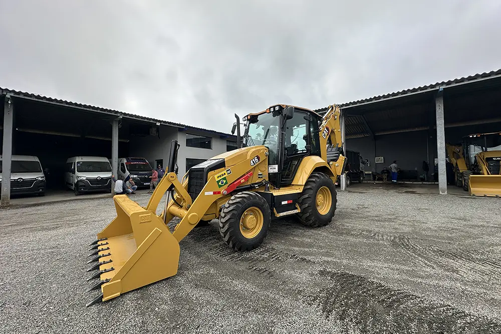 Prefeitura de Campina Grande do Sul renova frota para obras na área rural 9 Com máquinas novas, a eficiência dos serviços públicos aumenta, permitindo que as frentes de trabalho atuem em diferentes regiões da cidade