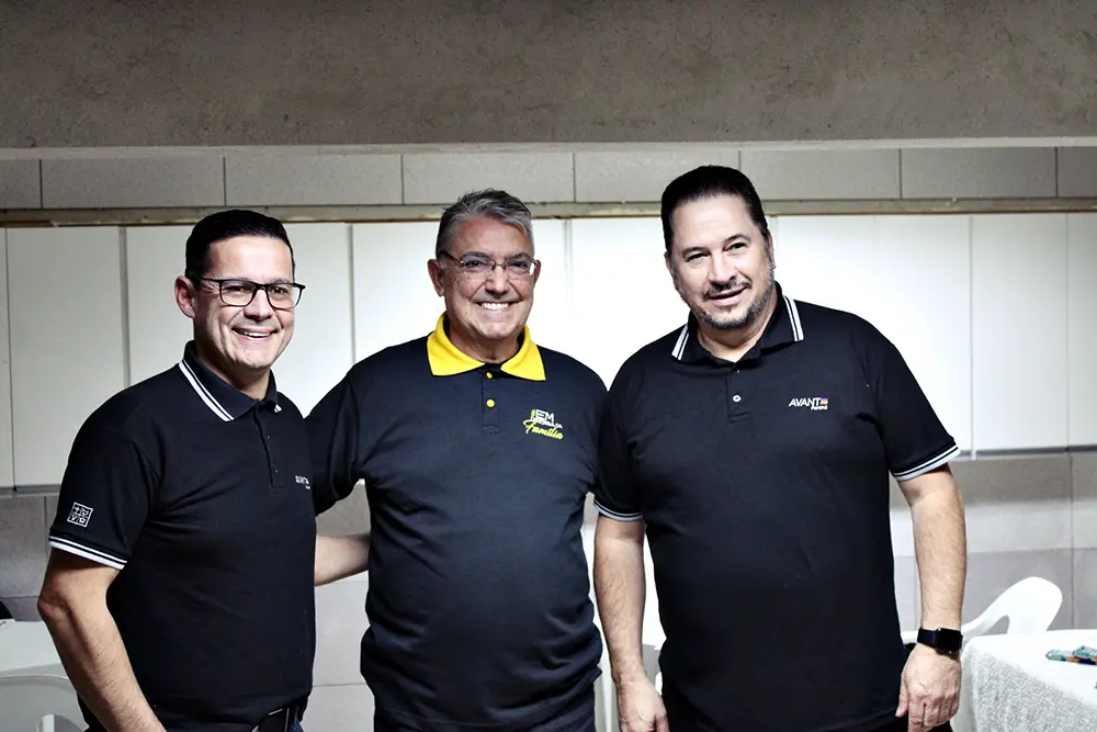 Deputado Gilson de Souza viabiliza novo investimento para a educação de Pinhais 1 Pr. Itamar Paim, vereador Pr. Aparecido Sanches e o deputado estadual Gilson de Souza