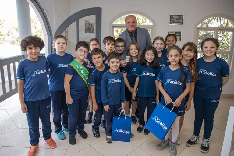 O prefeito em exercício, Leonidas Dias, visitou a Cidade Mirim do Colégio Católica de Curitiba