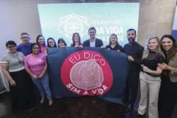 Prefeito Eduardo Pimentel, acompanhado da secretária municipal da Saúde, Tatiane Filipak, e do secretário municipal de Defesa Social e Trânsito, Rafael Ferreira Vianna, além de outras autoridades, lança a “Patrulha da Vida e da Saúde”