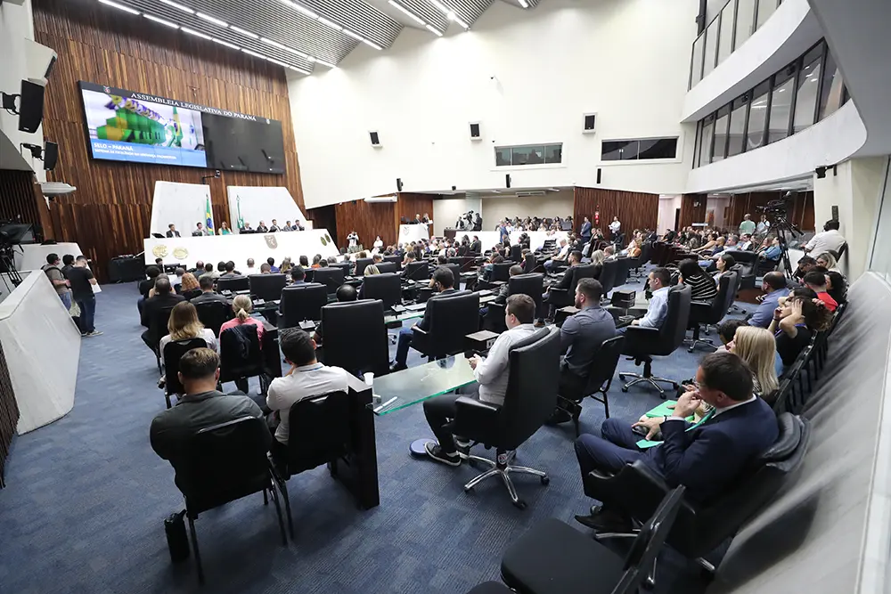 Assembleia Legislativa recebe troféu de excelência na execução orçamentária 3 A solenidade de entrega do Selo Paraná reuniu gestores no Plenário da Assembleia Legislativa