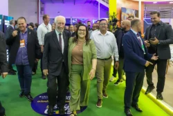 Darci Piana, acompanhado da prefeita Rosa Maria e do vice-prefeito, Marcinho, participou da abertura da Feira e Convenção Paranaense de Supermercados