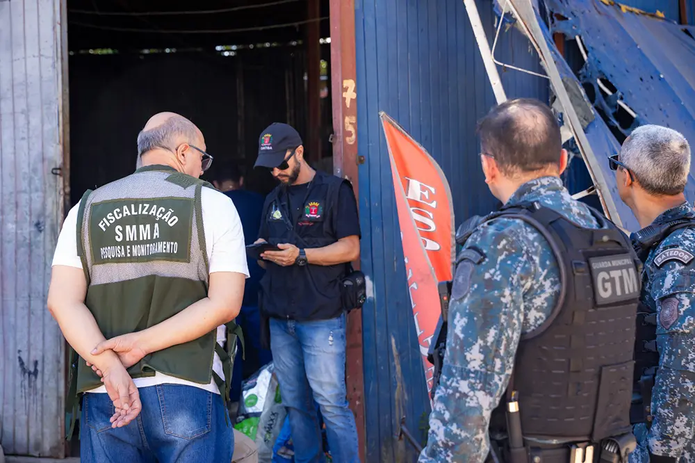 Operação contra furto de cabos resulta em seis prisões 6 Equipes da Guarda Municipal e secretarias municipais vistoriaram materiais sem procedência em ferros-velhos da capital