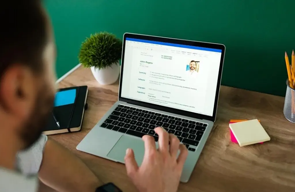 Maioria dos brasileiros domina habilidades digitais de nível médio 4 O cenário da transformação digital no Brasil apresenta avanços significativos, mas ainda enfrenta desafios estruturais