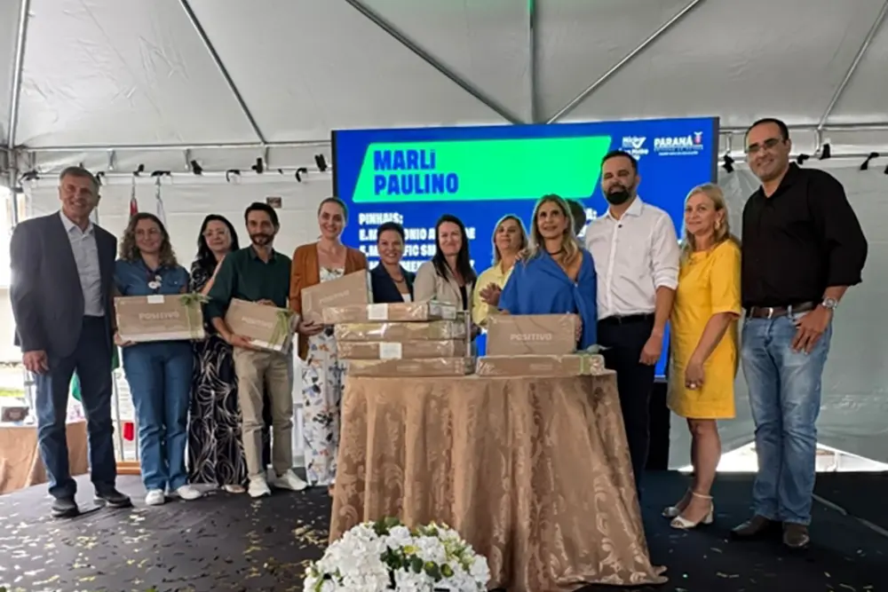 Escolas de Piraquara recebem novos equipamentos de tecnologia 9 A entrega simbólica contou com a presença do secretário de Estado da Administração e Previdência, Luizão Goulart, e da deputada estadual Marli Paulino