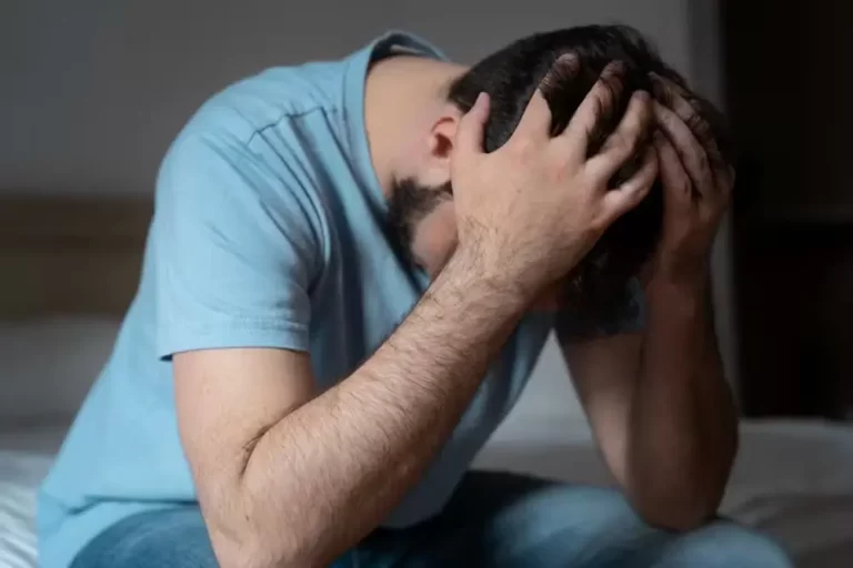 Ao contrário de quadros mais reconhecidos, o sofrimento psíquico silencioso não interrompe a rotina