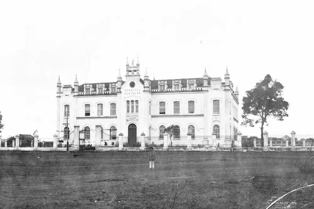 Curiosidades revelam a evolução de Curitiba ao longo de três séculos 7 O imperador Dom Pedro II veio a Curitiba e inaugurou a sede da Santa Casa