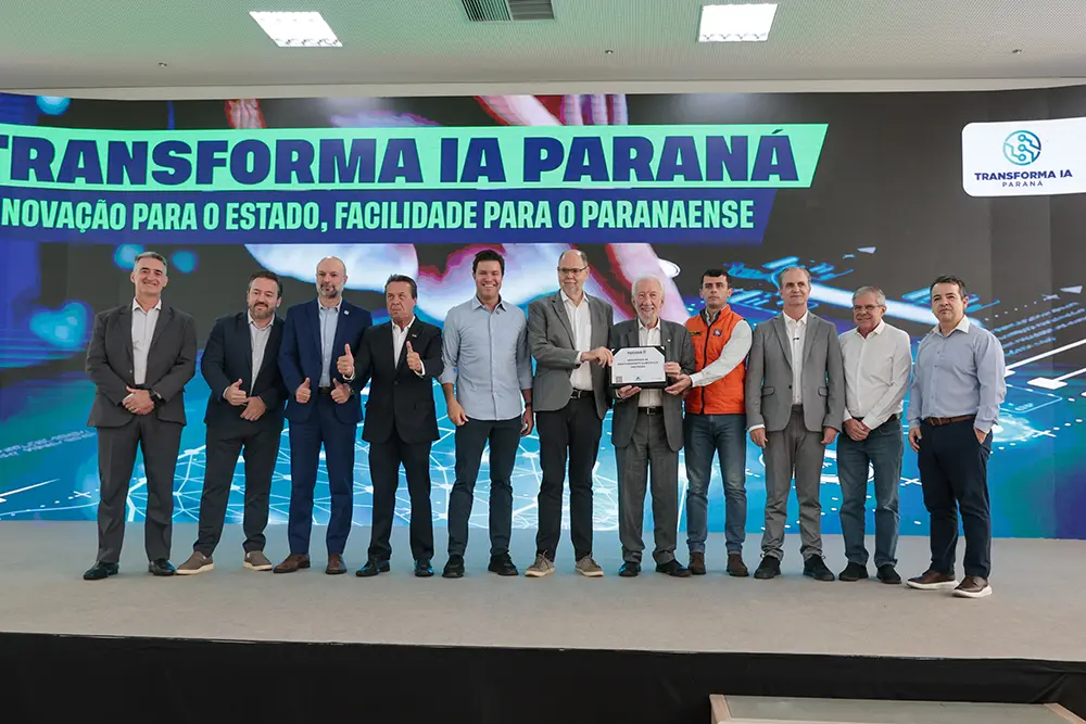 Paraná lança pacote de soluções de Inteligência Artificial inédito no Brasil 9 Vice-governador Darci Piana e secretário Alex Canziani apresentaram as novas funcionalidades do projeto Transforma IA