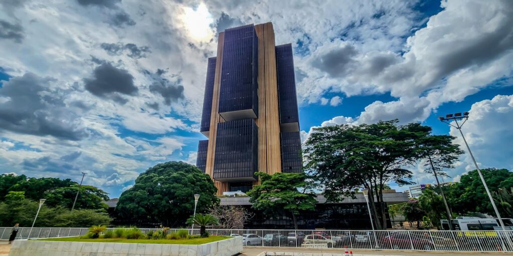 Juros x dívida pública: Quem é o vilão real no Brasil? 4 20231025 144352 Juros x dívida pública: Quem é o vilão real no Brasil?