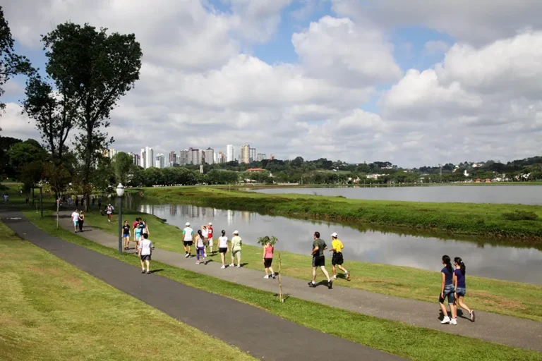 Curitiba saltou da 11ª colocação geral em 2025 para o quinto lugar em 2026, isolando-se como a única metrópole no topo do ranking