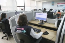 A Secretaria Municipal da Saúde orienta que o primeiro atendimento para casos respiratórios leves seja feito via Central Saúde