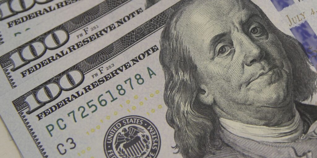 Dólar Acima de R$ 5 e bolsa em Queda: Fatores e Impactos 6 dolar moeda 0803221212 Dólar Acima de R$ 5 e bolsa em Queda: Fatores e Impactos