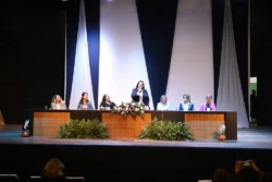 A prefeita Rosa Maria destacou a importância dos profissionais que atuam no Sistema Único de Saúde, o SUS, durante a abertura