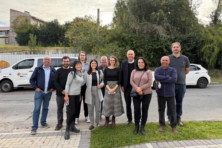 Equipe técnica do Ippuc analisa condições do pavimento e fluxos de veículos em pontos de estrangulamento viário