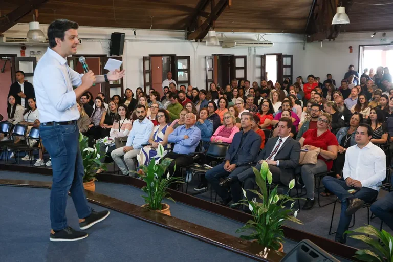 O prefeito Eduardo Pimentel abriu o Dia da Mobilização pela Promoção da Saúde e Qualidade de Vida do Servidor