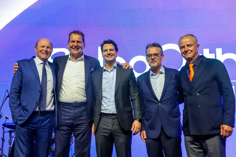 O prefeito Eduardo Pimentel participa da inauguração da nova fábrica da NeoOrtho na Cidade Industrial de Curitiba