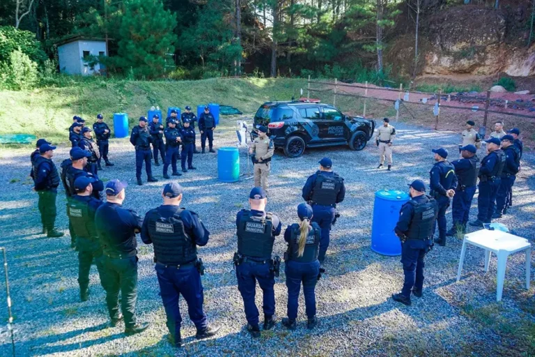 Integrantes da corporação participam de instrução teórica e prática coordenada por oficiais do 29º Batalhão da Polícia Militar do Paraná