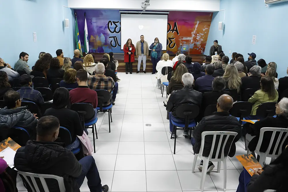 Pinhais lança programa para fortalecer entidades sociais do município 5 Autoridades municipais e representantes da sociedade civil debateram desburocratização de projetos em Pinhais