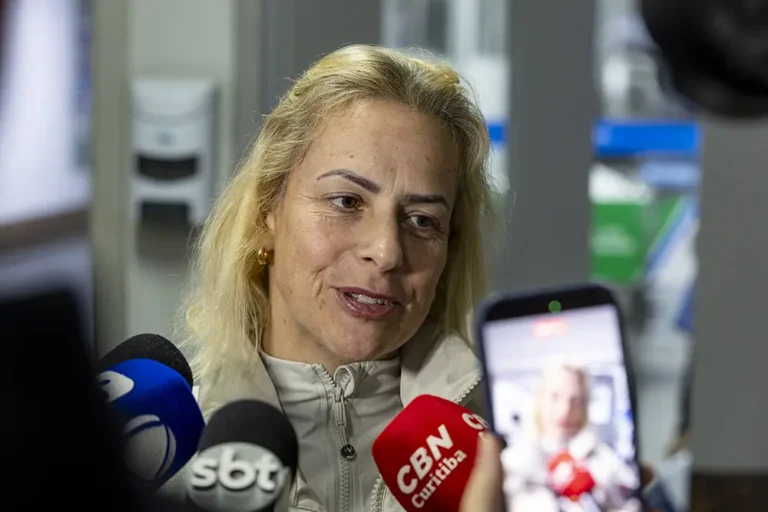 Vanessa Stubinski, mãe de Ana Beatriz, acompanha a recuperação da filha e ressalta o suporte recebido pela rede pública estadual de saúde