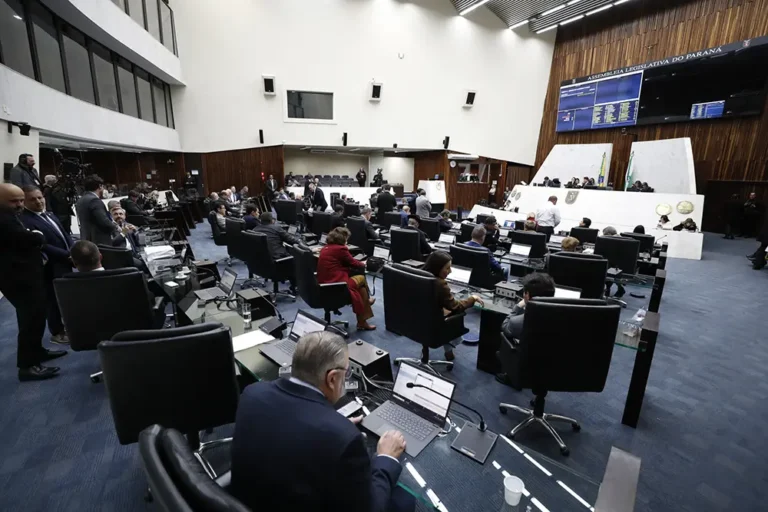 Propostas que autorizam o empréstimo avançaram na Assembleia Legislativa do Paraná após votação em primeiro turno