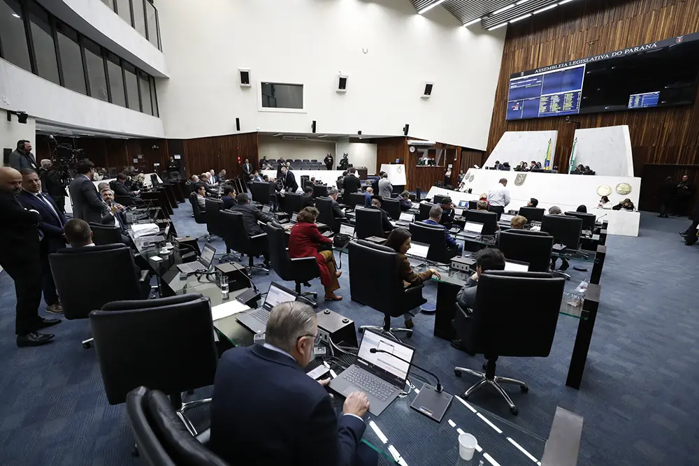 Propostas que autorizam o empréstimo avançaram na Assembleia Legislativa do Paraná após votação em primeiro turno