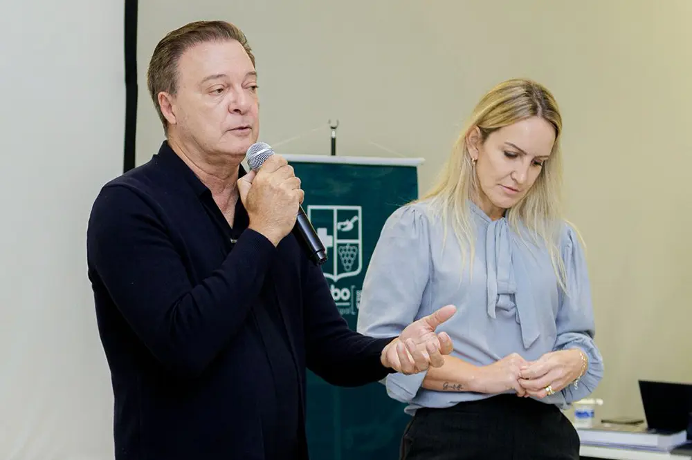 Helder Lazarotto abre capacitação para servidores em Colombo 6 O encontro de abertura contou com a presença do prefeito de Colombo, Helder Lazarotto, e da procuradora-geral do município, Greice Bodziak