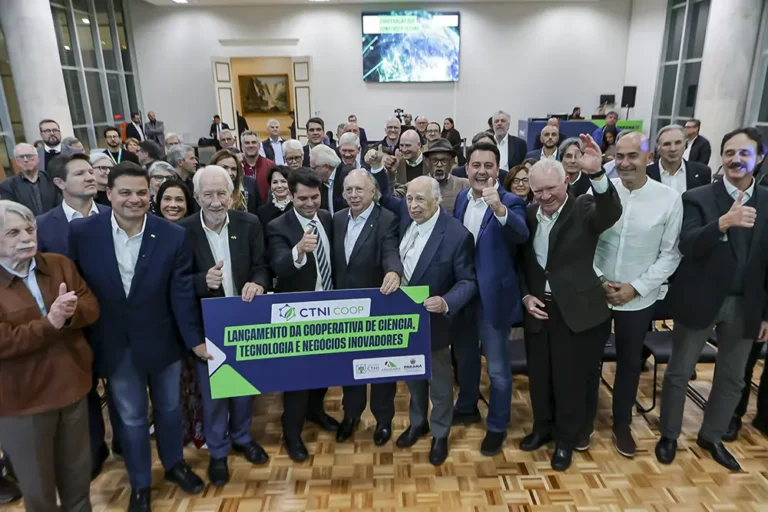 O lançamento da Cooperativa de Ciência, Tecnologia e Negócios Inovadores contou com a presença do governador Carlos Massa Ratinho Junior, do vice-governador Darci Piana e diversas outras autoridades