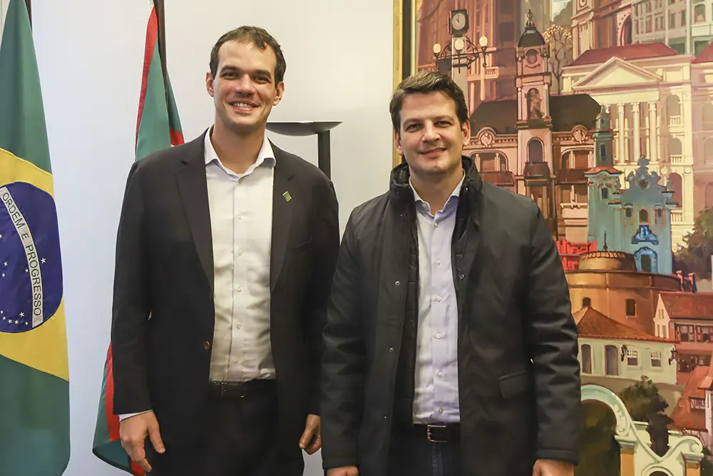 Eduardo Pimentel é eleito vice-presidente da rede C40 para a América Latina 5 O prefeito de Curitiba, Eduardo Pimentel, recebeu o diretor do C40 para a América Latina, Ilan Cuperstein, no Palácio 29 de Março