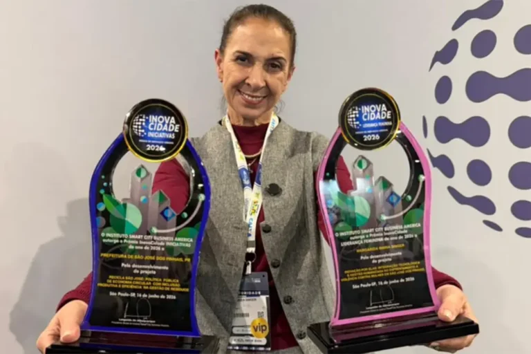 A prefeita Nina Singer recebeu o Prêmio InovaCidade 2026 em São Paulo, consolidando as políticas de proteção e inovação de São José dos Pinhais