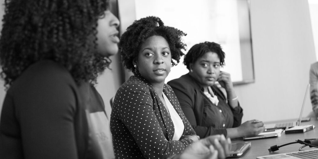 Desafios no mercado de trabalho para mulheres negras jovens 4 pexels divinetechygirl 1181415 Desafios no mercado de trabalho para mulheres negras jovens