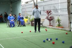 Estudantes da Educação de Jovens e Adultos de Pinhais e cidades vizinhas disputam torneio de bocha adaptada